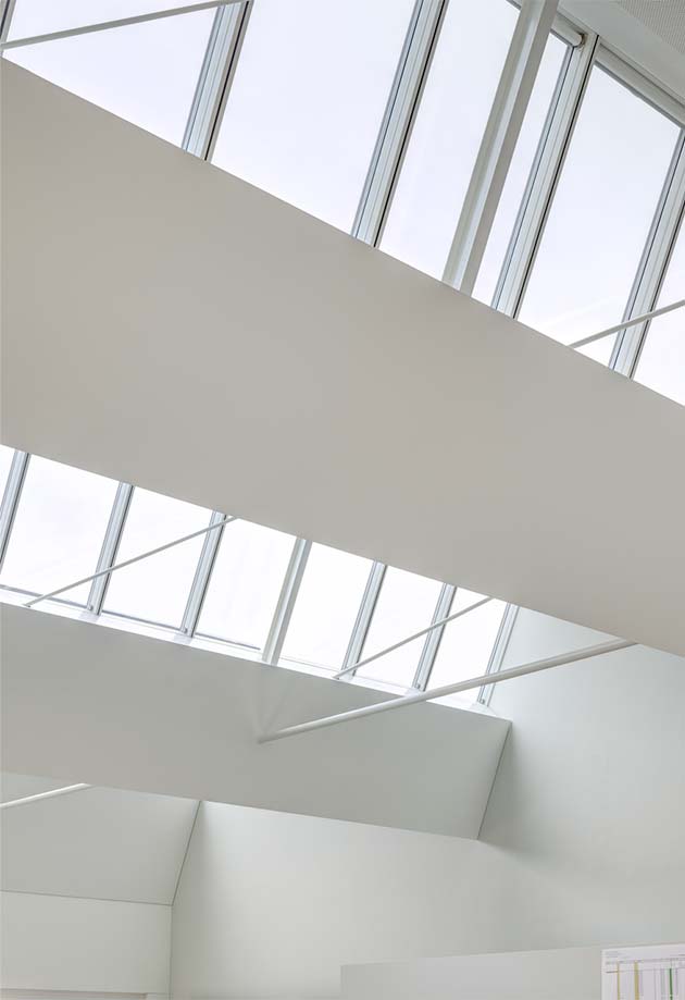 Verrière Modulaire VELUX type Shed 25°–90° ; cabinet d'architectes Weber Hofer AG, Zürich