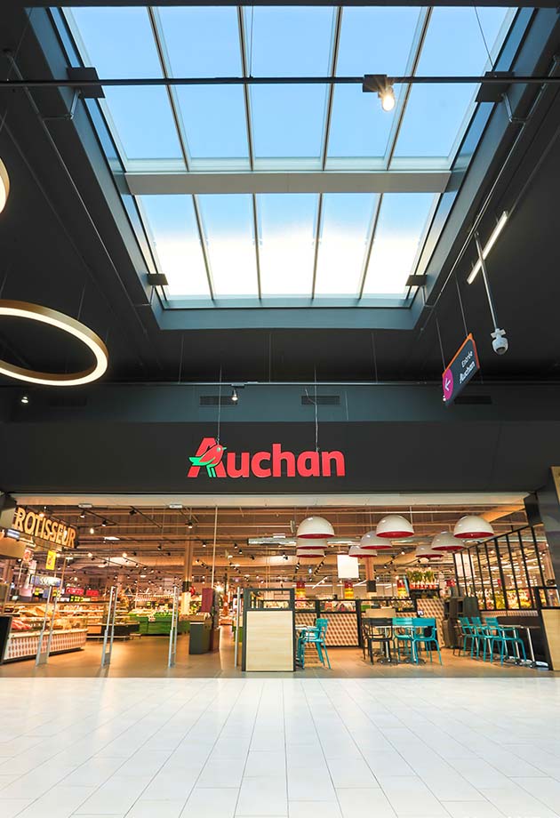 VELUX Ridgelight solution interior view with lightwell at the Villebon 2 shopping centre, France