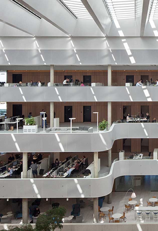 Overlysløsning med atrium lysbånd/rytterlys – DSVs hovedkontor, Danmark