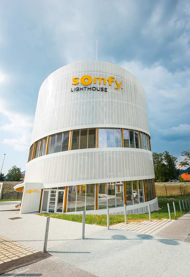 Solution de verrieres modulaires VELUX installée chez Somfy Lighthouse, France