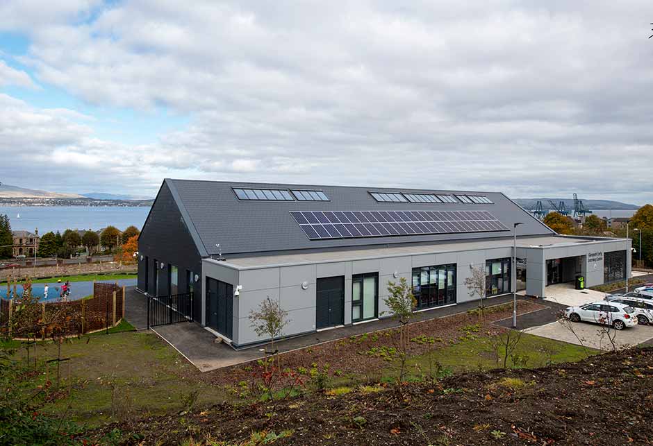 29 nordljus i ett tak med 35° lutning på Glenpark Early Learning Centre, Skottland