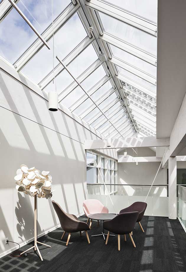 Lichtstraatoplossing met Atrium Zadeldak 25-40˚ en beglazing met geïntegreerde PV, Green Solution House, Rønne, Denemarken