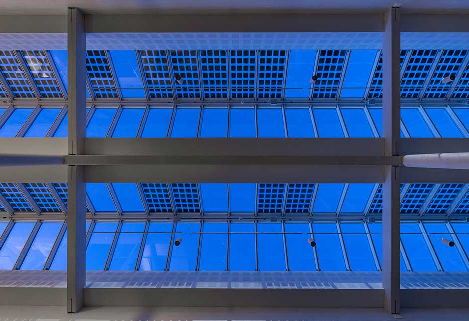 Oberlicht-Lösung mit Atrium Sattel-Lichtband 25–40˚ mit Photovoltaikverglasung, Green Solution House, Rønne, Dänemark
