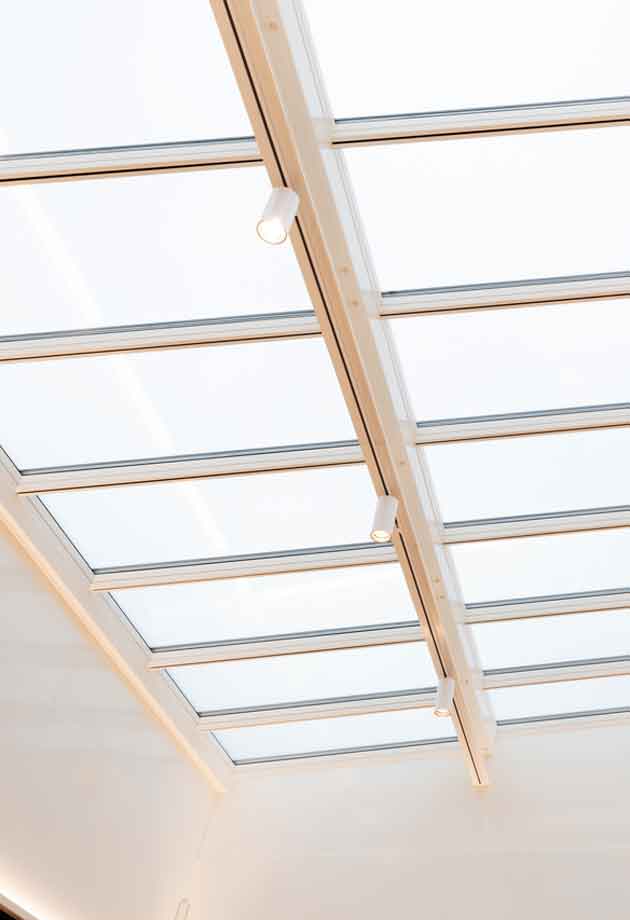 Solution de lumière du jour avec les verrières modulaires VELUX type cascade 5° / Centre commercial Herblingertal, Schaffhausen / Suisse / Vue intérieure du produit