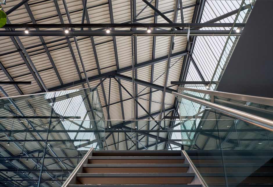 Industrielle Dachkonstruktion mit GRILLODUR® Oberlicht