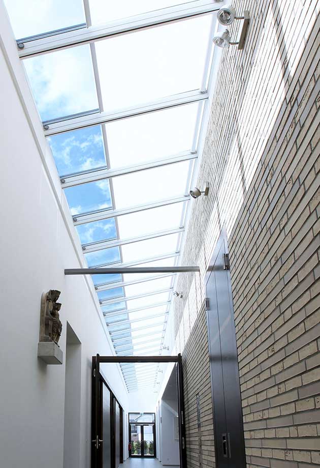 Rooflight solution with Wall-mounted Longlight 5-45˚ modules with white roller blinds, Kirche Erkelenz, Germany