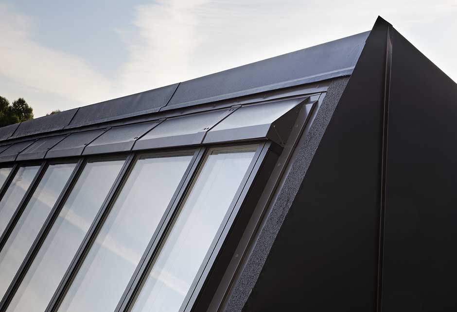 Solution de verrière de toit avec modules Verrière en shed 40-90˚, Sågbäcksgymnasiet, Huddinge, Suède