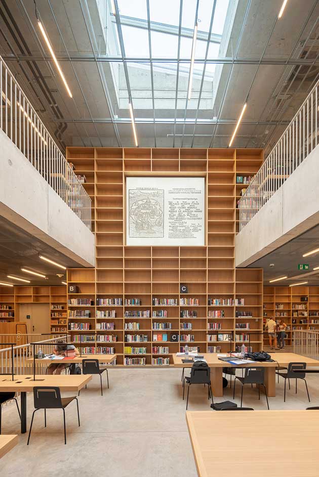 Pasmo świetlne Atrium w bibliotece Utopia