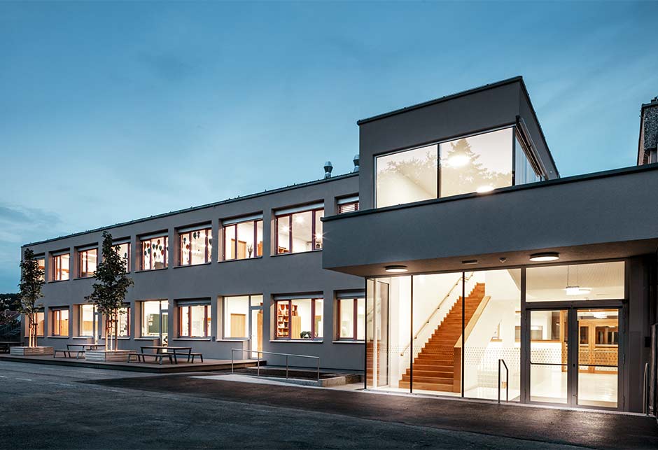 Nach dem Umbau der Volksschule Pischelsdorf überzeugt diese durch helles, modernes Design